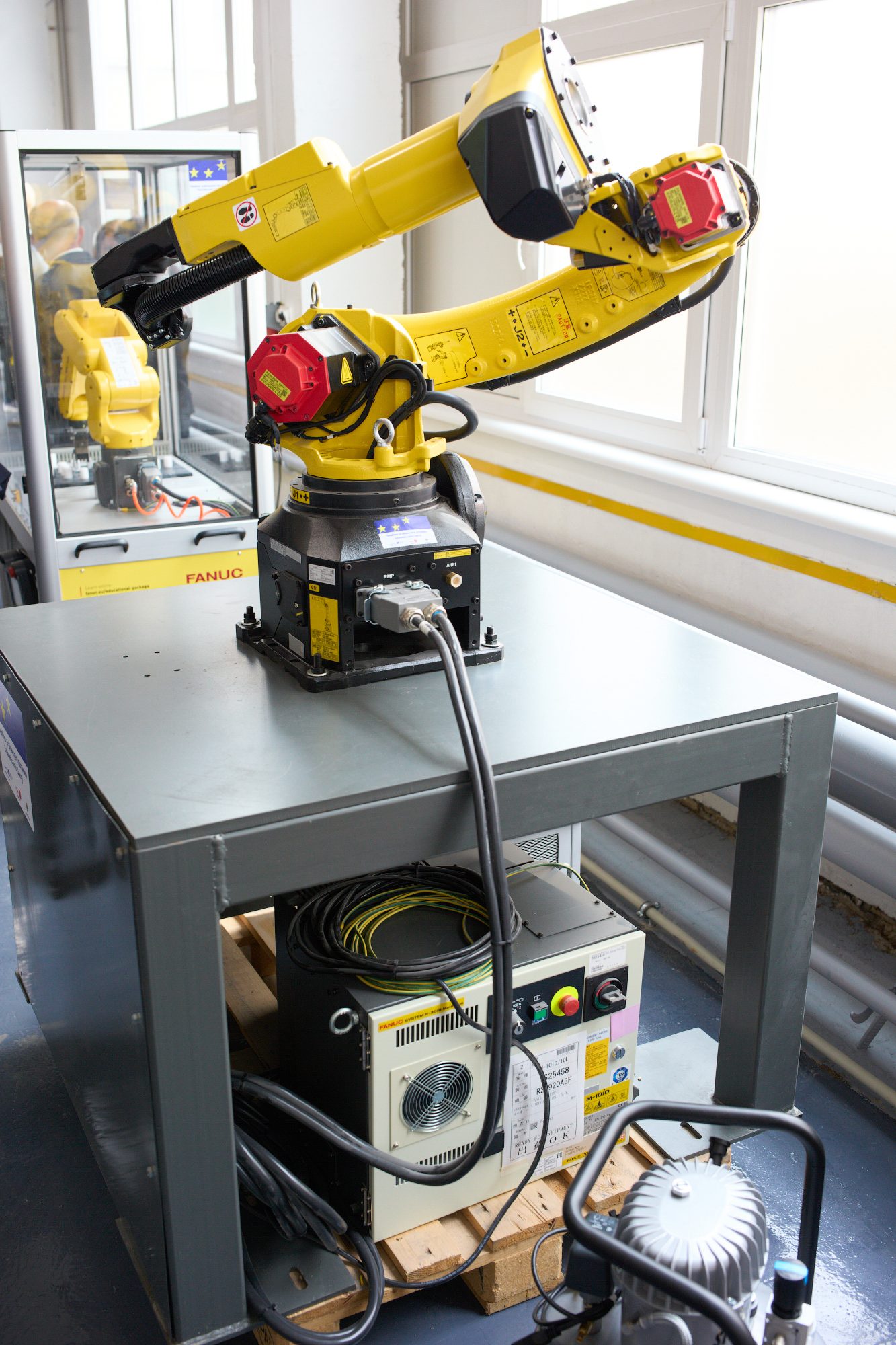 Robot industrial în centrul profesional de la Ivano-Frankivsk
