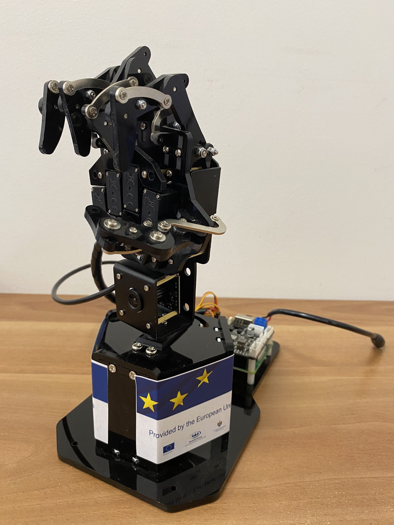 Braț robotic educațional